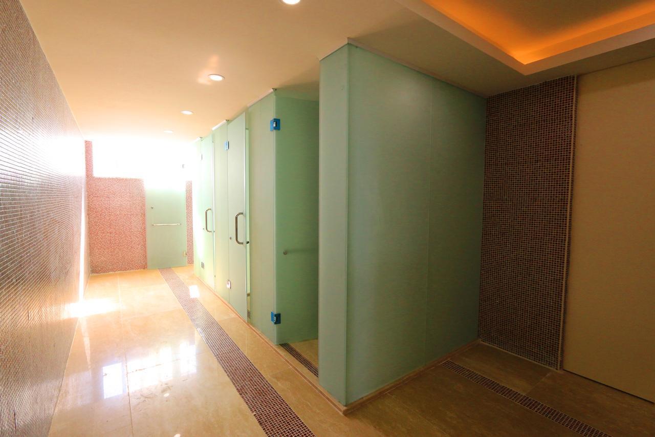 Eastland Hotel & Apartment Phnom Penh Bagian luar foto