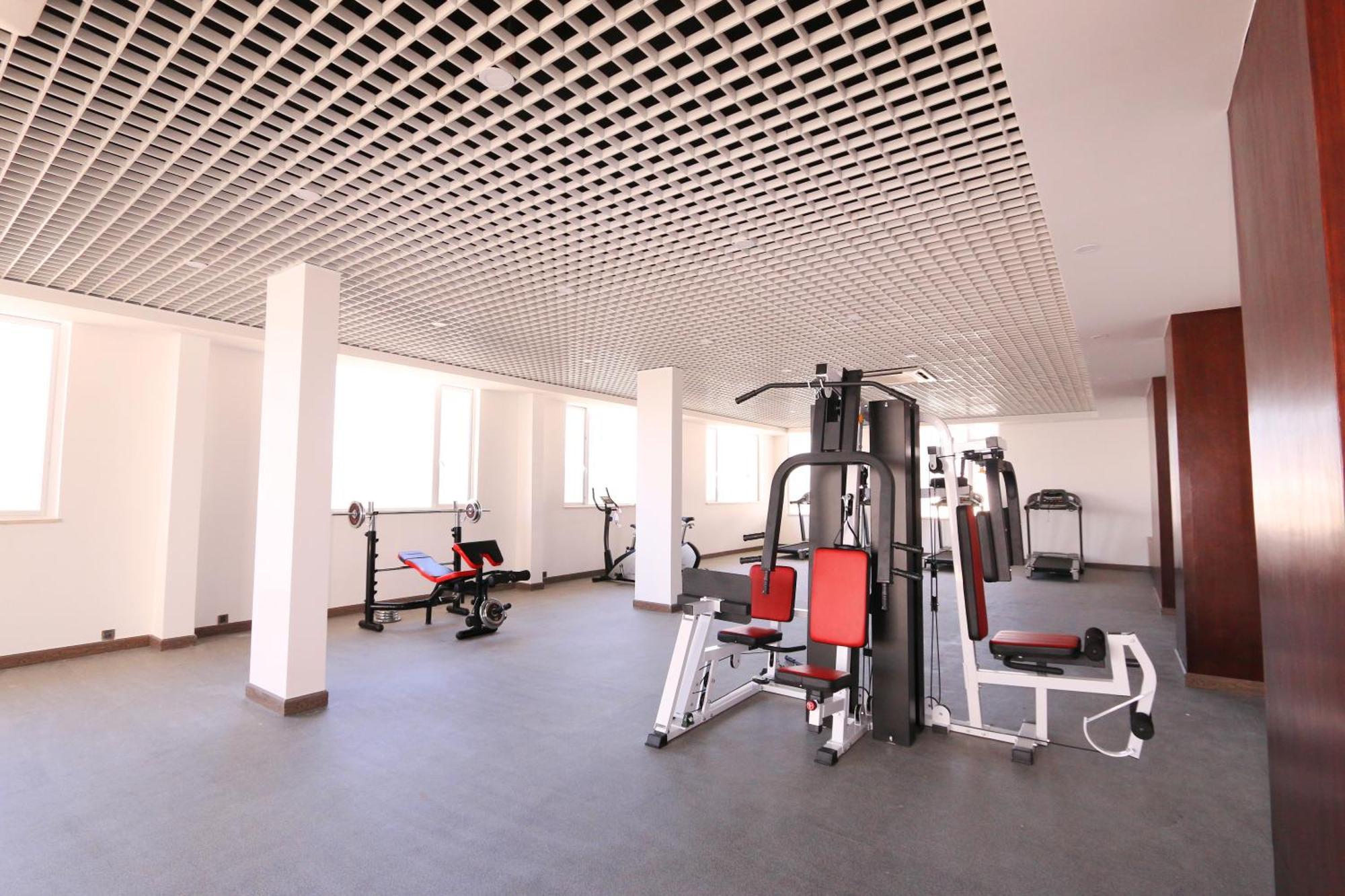 Eastland Hotel & Apartment Phnom Penh Bagian luar foto