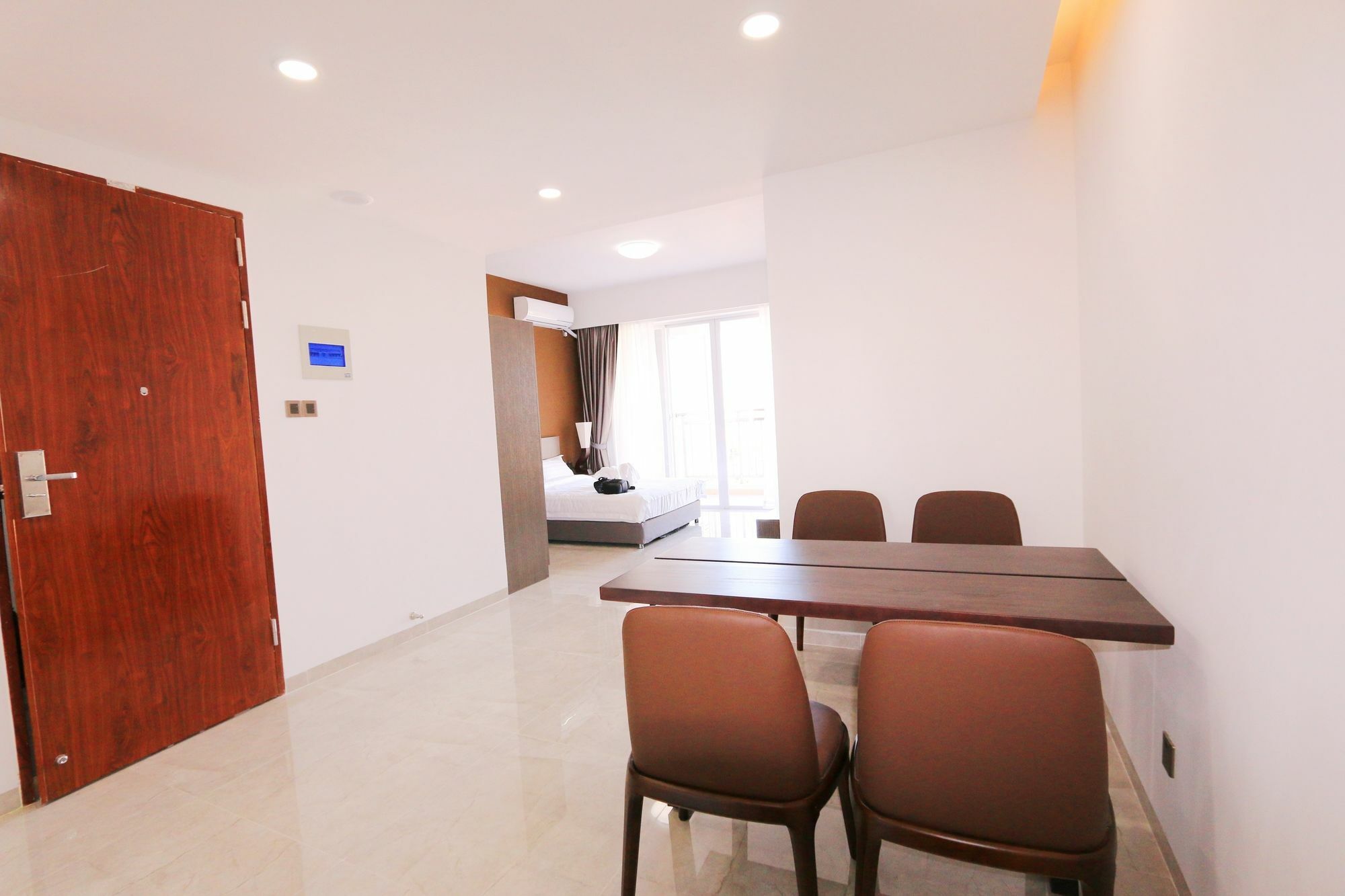 Eastland Hotel & Apartment Phnom Penh Bagian luar foto