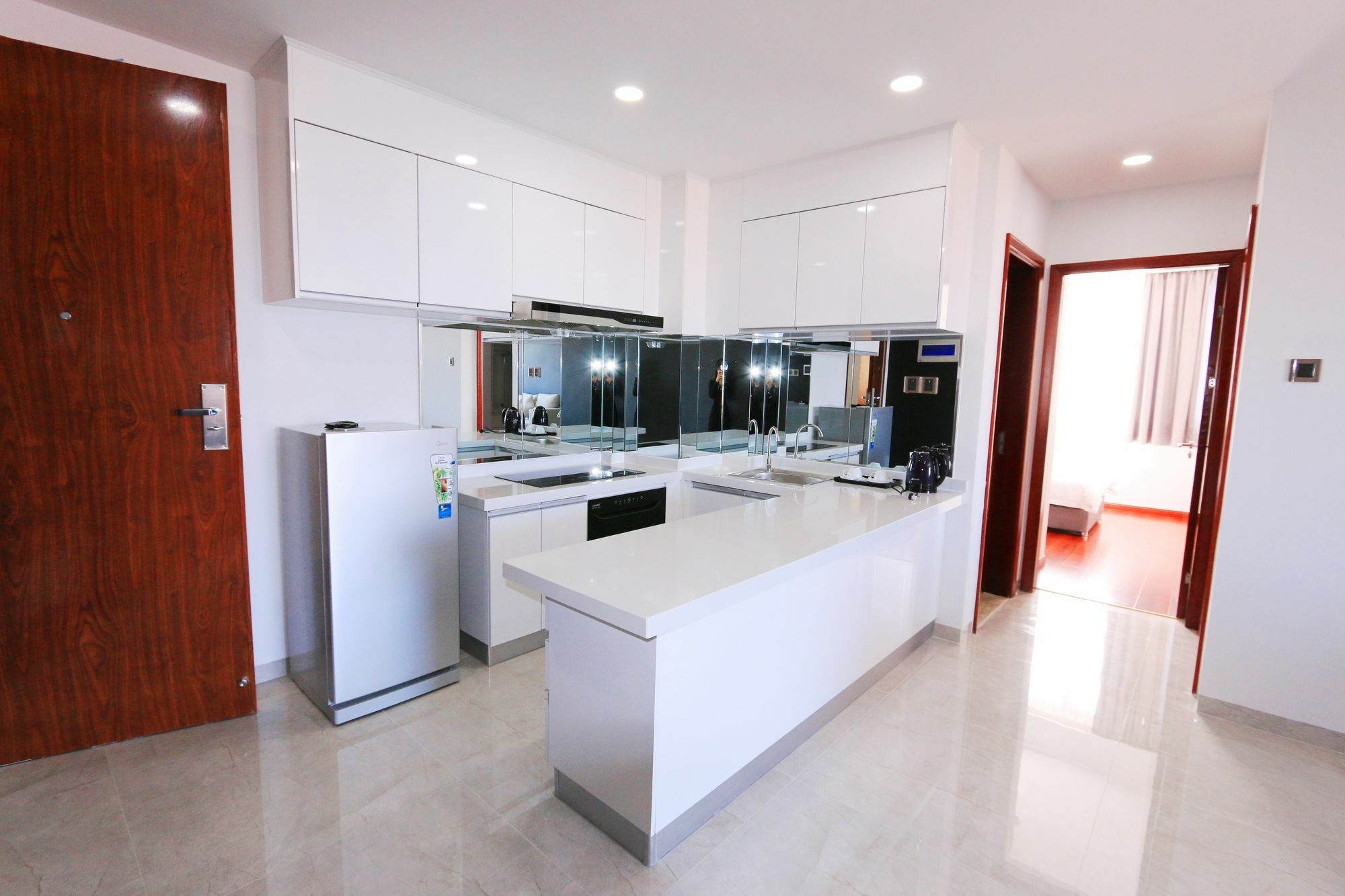 Eastland Hotel & Apartment Phnom Penh Bagian luar foto