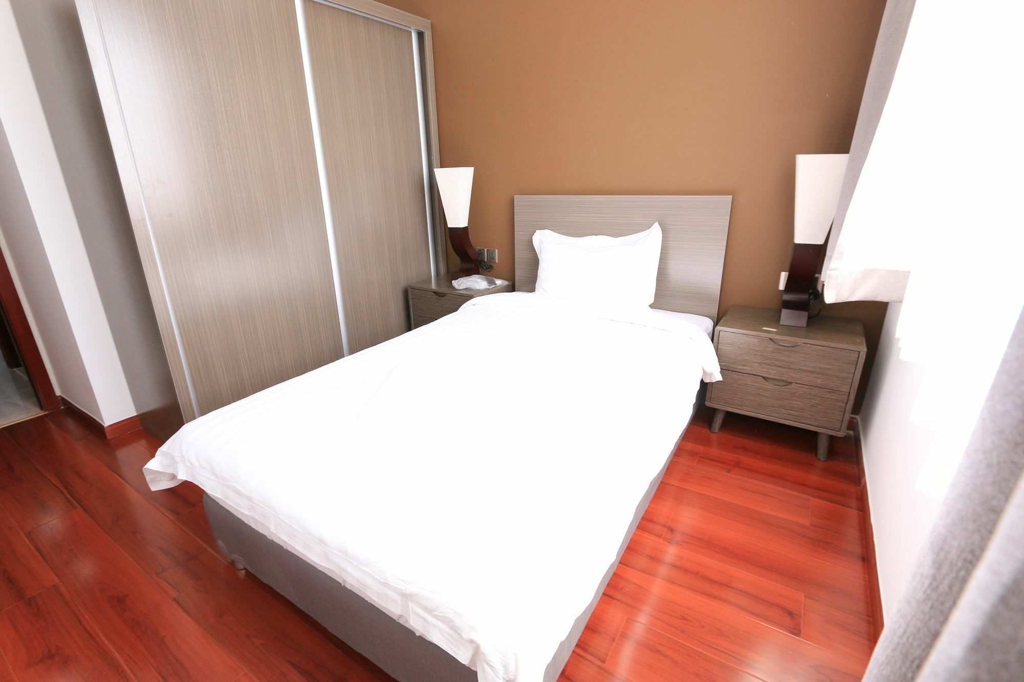 Eastland Hotel & Apartment Phnom Penh Bagian luar foto