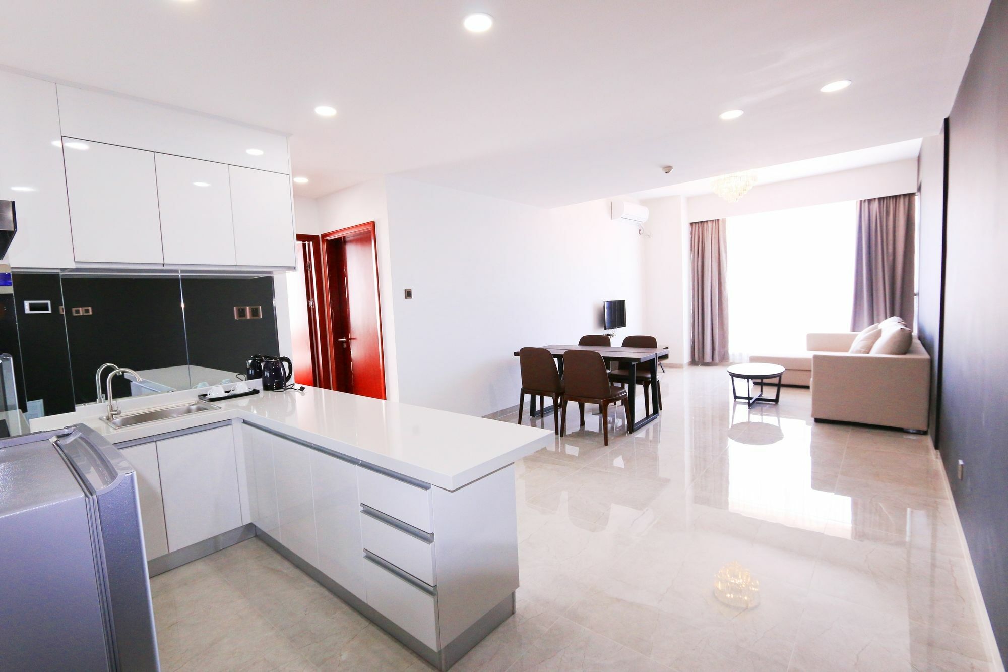 Eastland Hotel & Apartment Phnom Penh Bagian luar foto