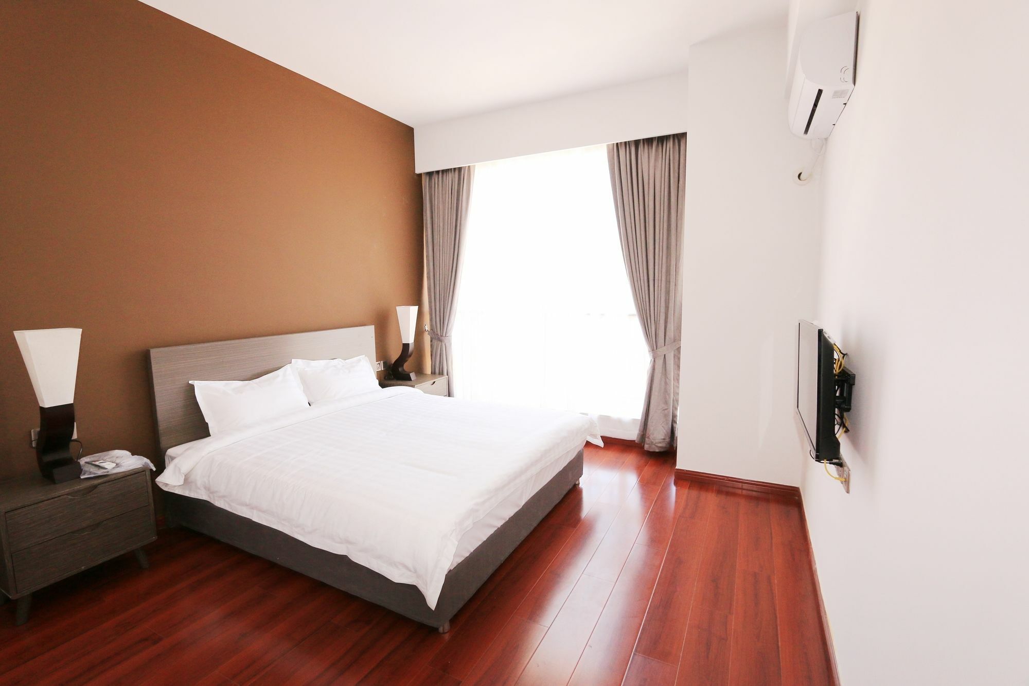 Eastland Hotel & Apartment Phnom Penh Bagian luar foto