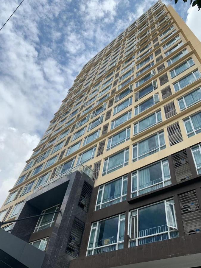 Eastland Hotel & Apartment Phnom Penh Bagian luar foto