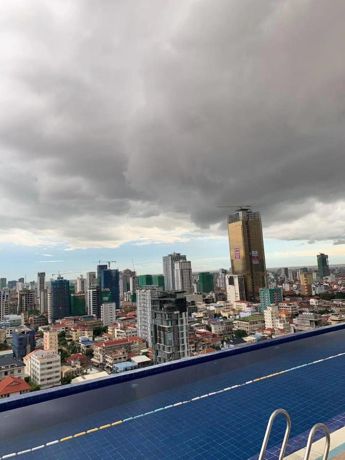 Eastland Hotel & Apartment Phnom Penh Bagian luar foto