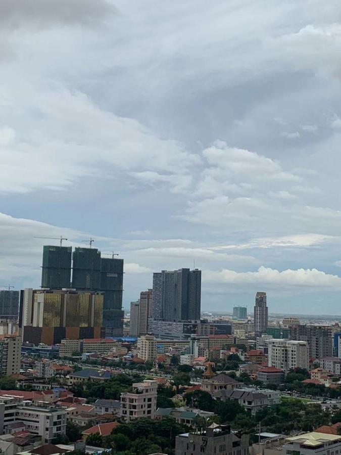 Eastland Hotel & Apartment Phnom Penh Bagian luar foto