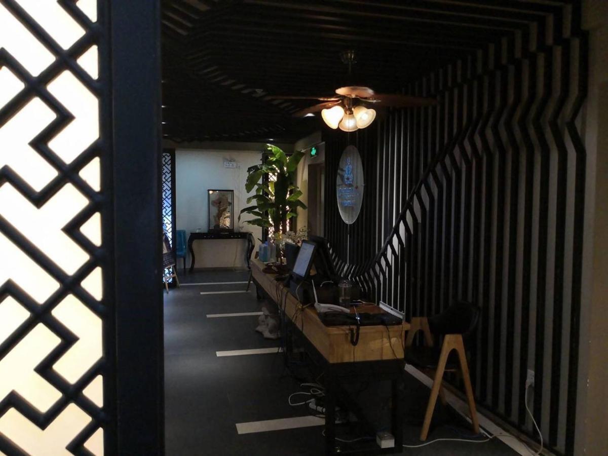 Eastland Hotel & Apartment Phnom Penh Bagian luar foto