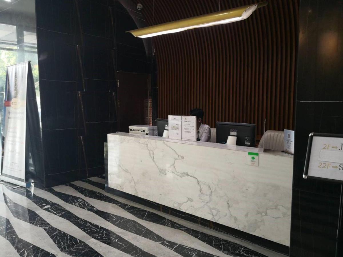 Eastland Hotel & Apartment Phnom Penh Bagian luar foto