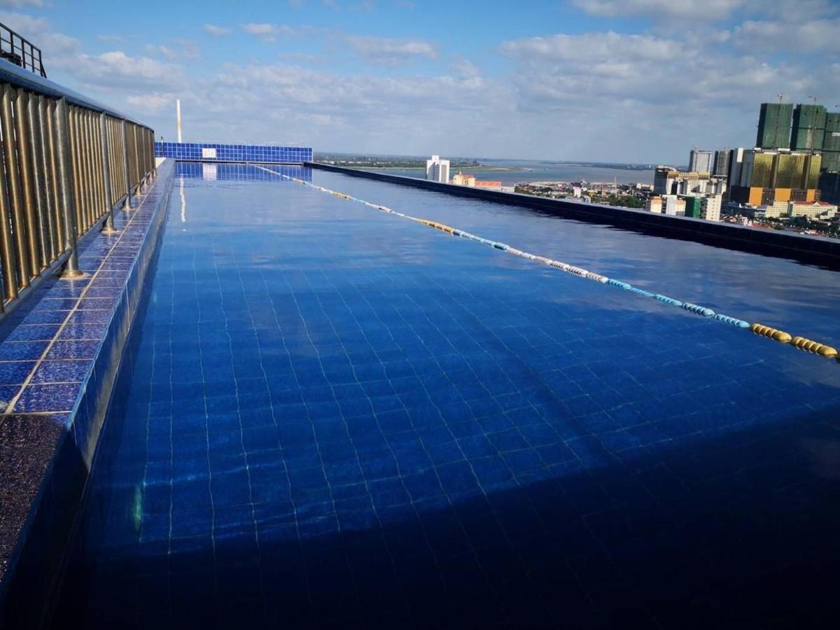 Eastland Hotel & Apartment Phnom Penh Bagian luar foto